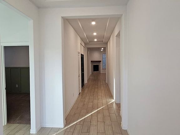 2nd image of 1022 Lakebend Ct