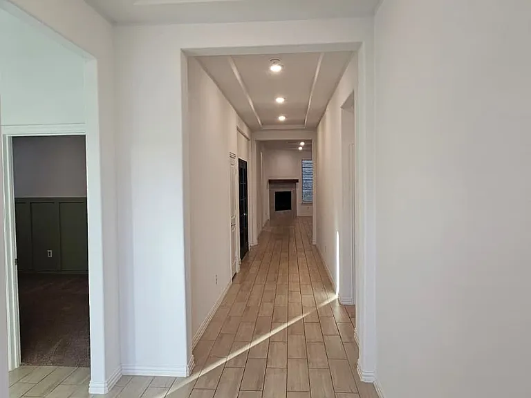 1022 Lakebend Ct — Photo 2