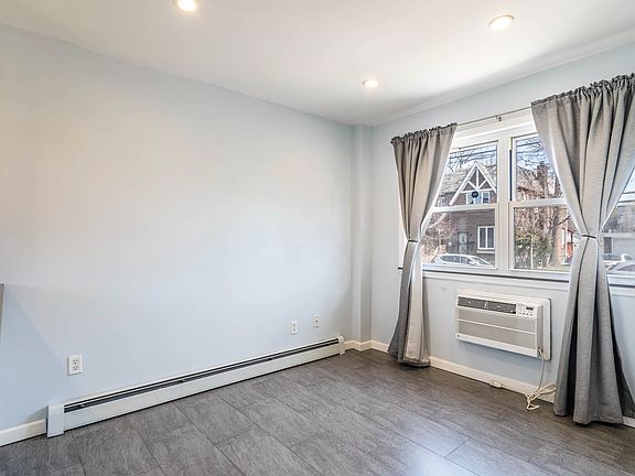 2nd image of 8290 167th St