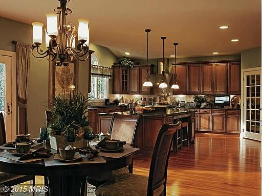 Hampton Kitchen-Breakfast Area