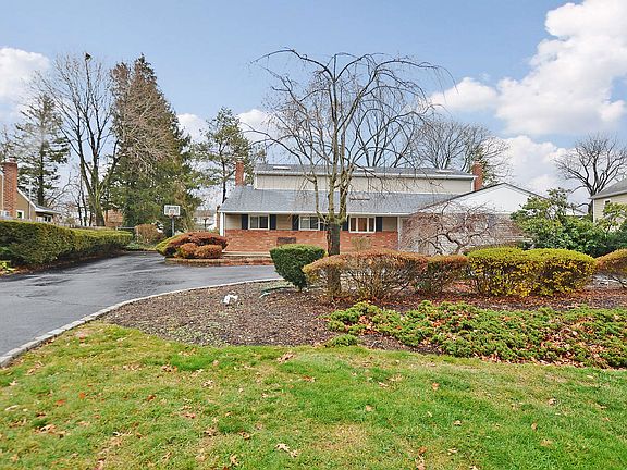 3rd image of 19 Kirkland Dr