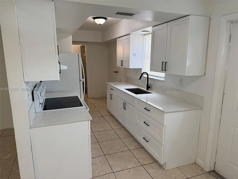 6301 SW 27th St #1 — Photo 5