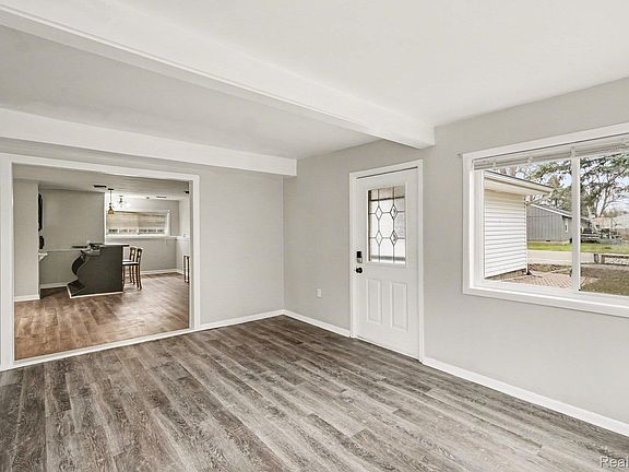 3rd image of 1784 Byron Rd