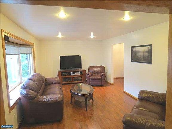 2nd image of 4301 Marianne Dr