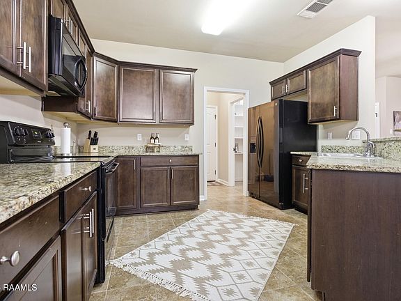 5th image of 211 Moss Bluff Dr