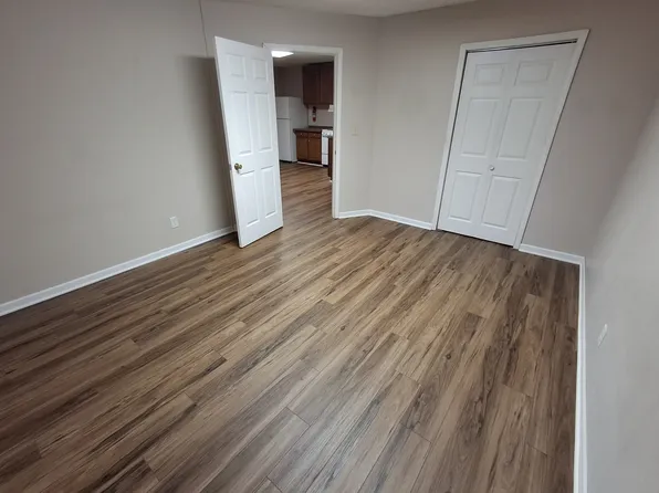 130 W 9th St APT 3, Mount Carmel, IL 62863