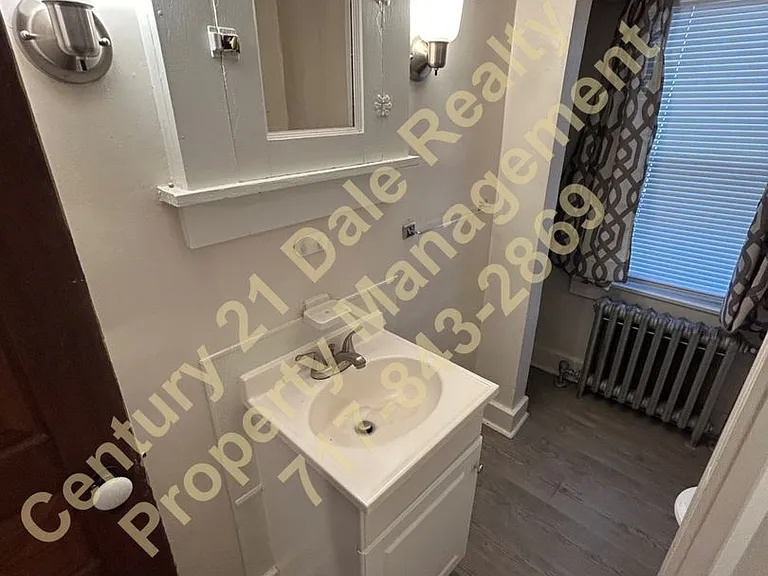 362 W Broadway — Photo 9