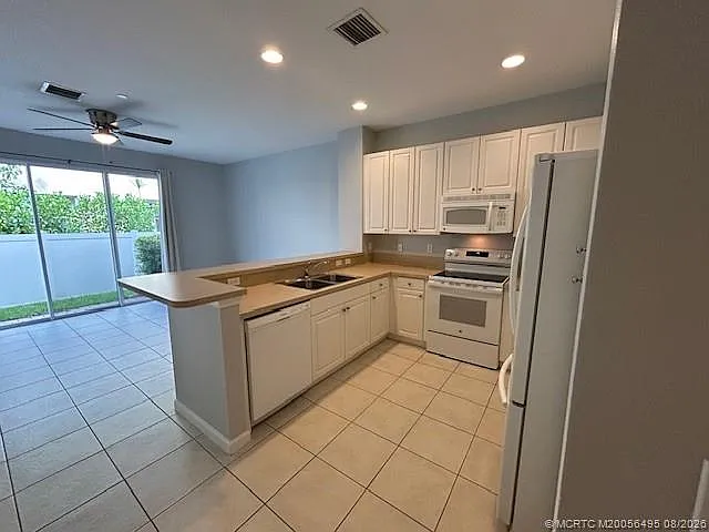 2 bed, 2.5 bath, 1627 sqft, $2,200 — Photo 2