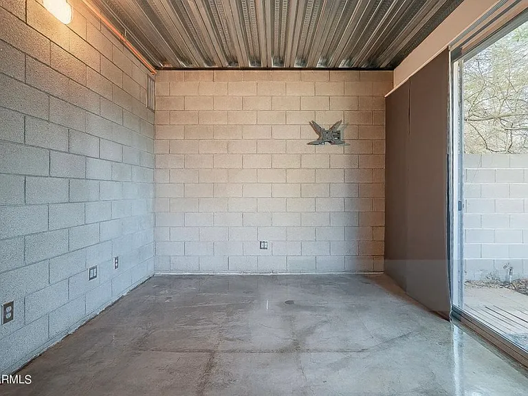 537 E Willetta St #6 — Photo 7