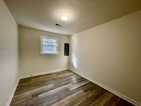 2nd image of 902B Pine Ave