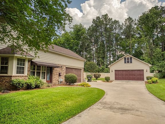 3rd image of 4903 Meadowood Cir