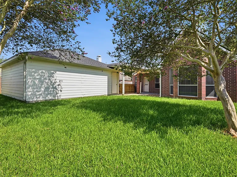 6165 Darlington Ct — Photo 33