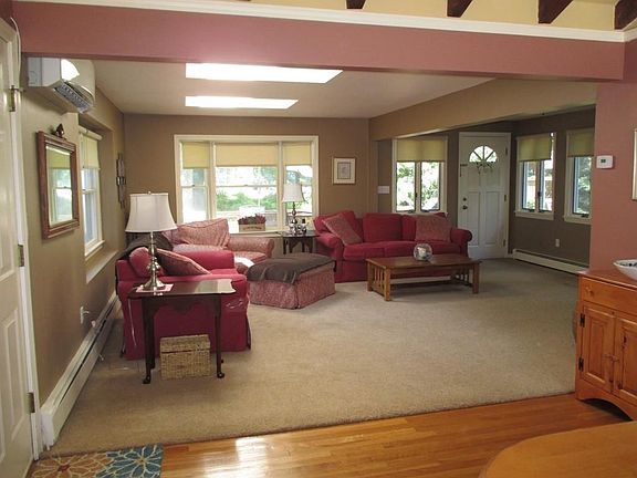 4th image of 410 Coronation Dr