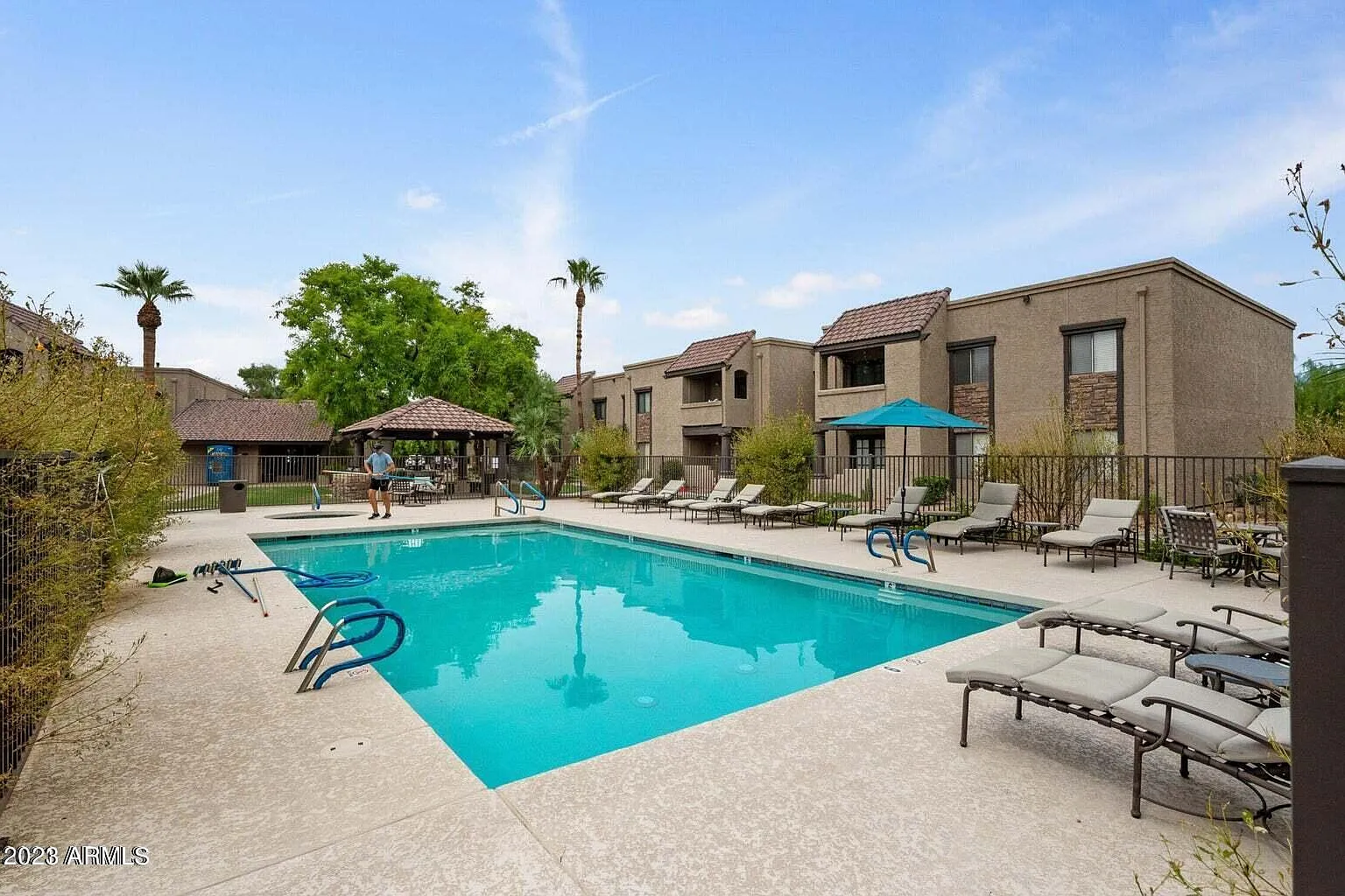 2 bed, 2.0 bath, 962 sqft, $2,000 — Photo 2