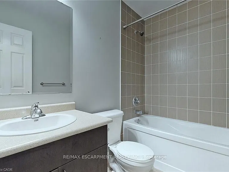 1005 Farmstead Dr #MAIN UPPER — Photo 15