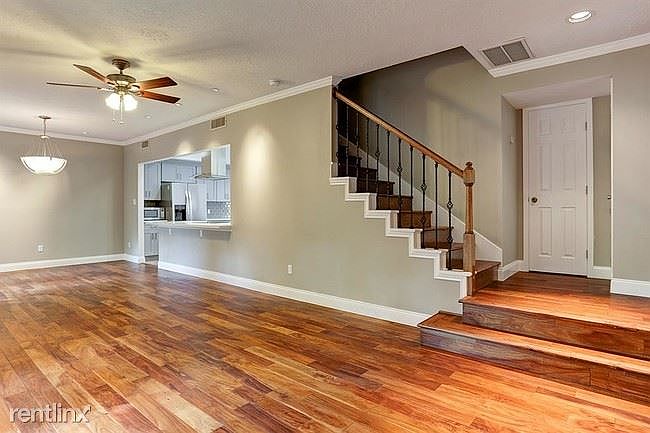 001_Building Photo - 201 Vanderpool Ln