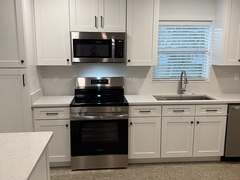 182 W Lakeview Ave — Photo 9