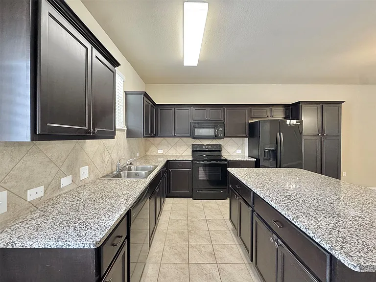 713 Katmai Cir — Photo 3