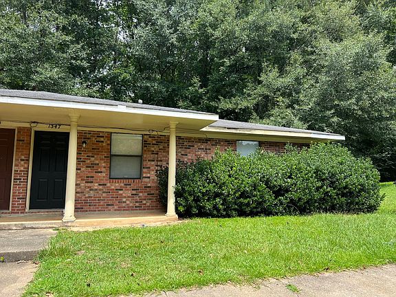 3rd image of 1347 Hampton Dr