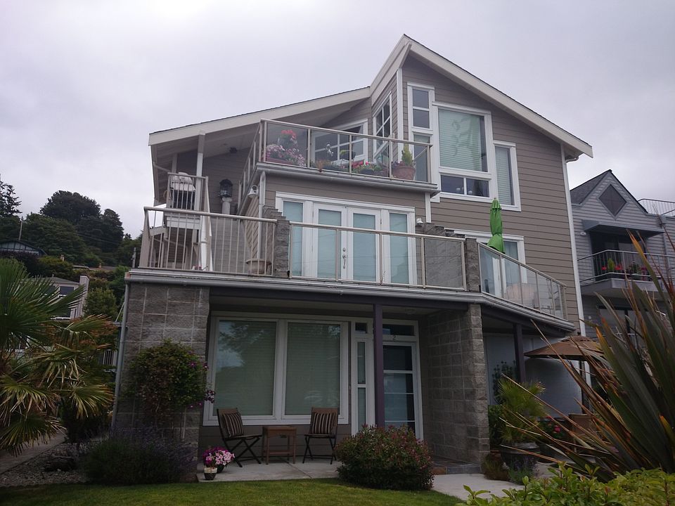 1st image of 3714 Beach Dr SW APT 3