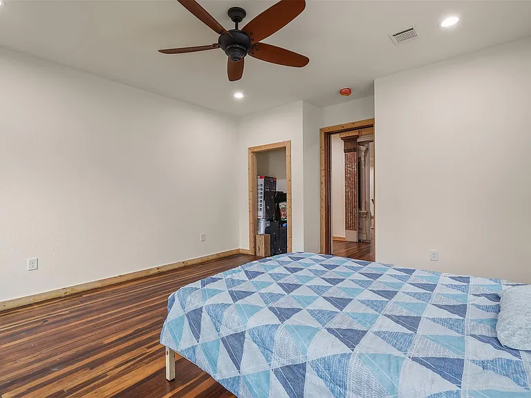 9009 Lazy Ln — Photo 20