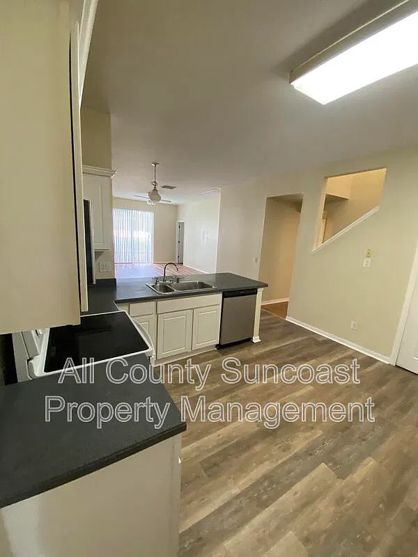 3 bed, 2.0 bath, $2,475 — Photo 4