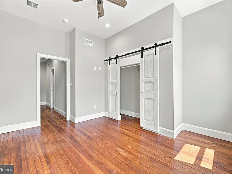 2337 E Fletcher St — Photo 20