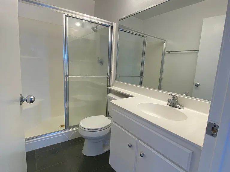 438 S Venice Blvd #5 — Photo 21