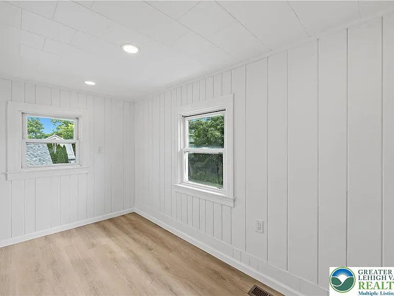326 Main St — Photo 16