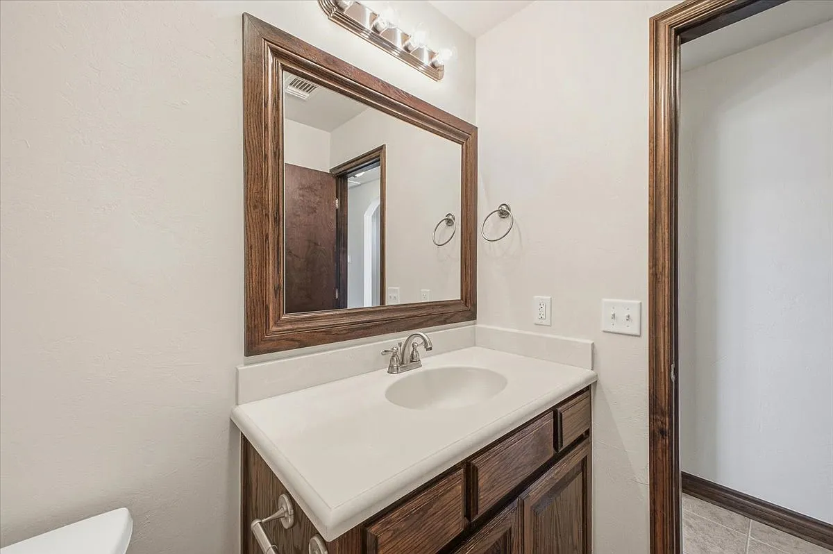 3 bed, 1823 sqft, $2,195 — Photo 3