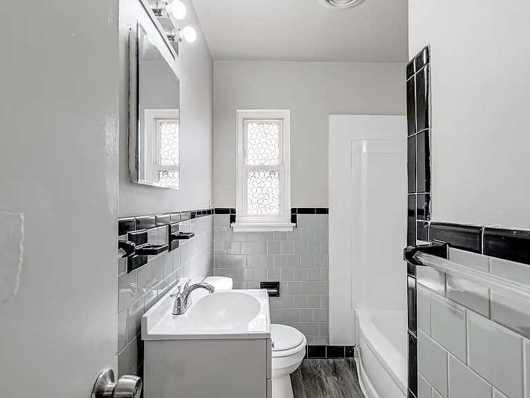 2106 Wood St — Photo 9
