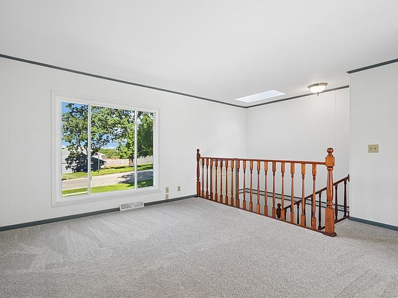 3rd image of 805 Pawnee Dr NW