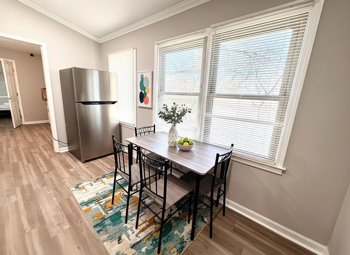 4 bed, 4.0 bath, 2427 sqft, $879 — Photo 4