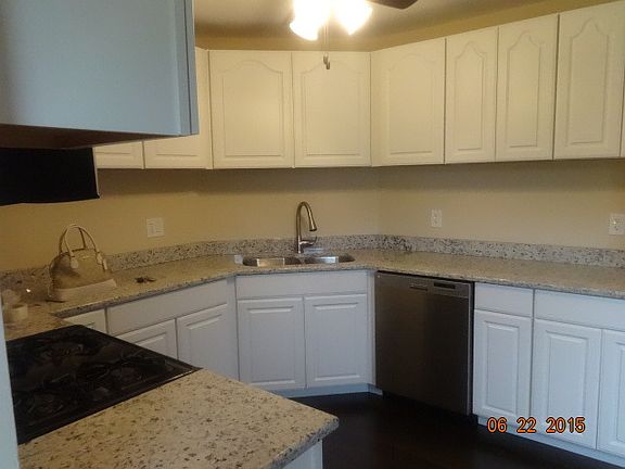 4th image of 896 Colony Lake Dr
