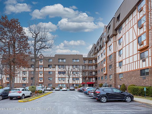 2nd image of 2 Elmwood Park Dr APT 415