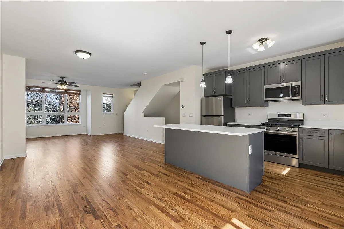 3 bed, 3125 sqft, $3,500 — Photo 3