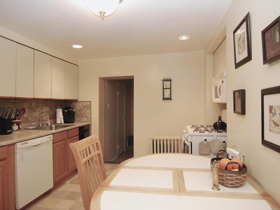 2nd image of 333.5 Pavonia Ave