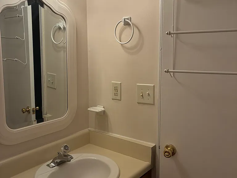 712 Pointe Ct #A — Photo 11