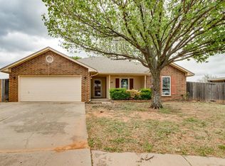 2137 NE 13th St, Moore, OK 73160