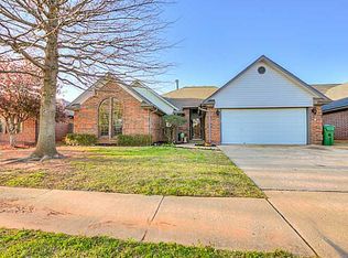 1126 McConnell Dr, Yukon, OK 73099