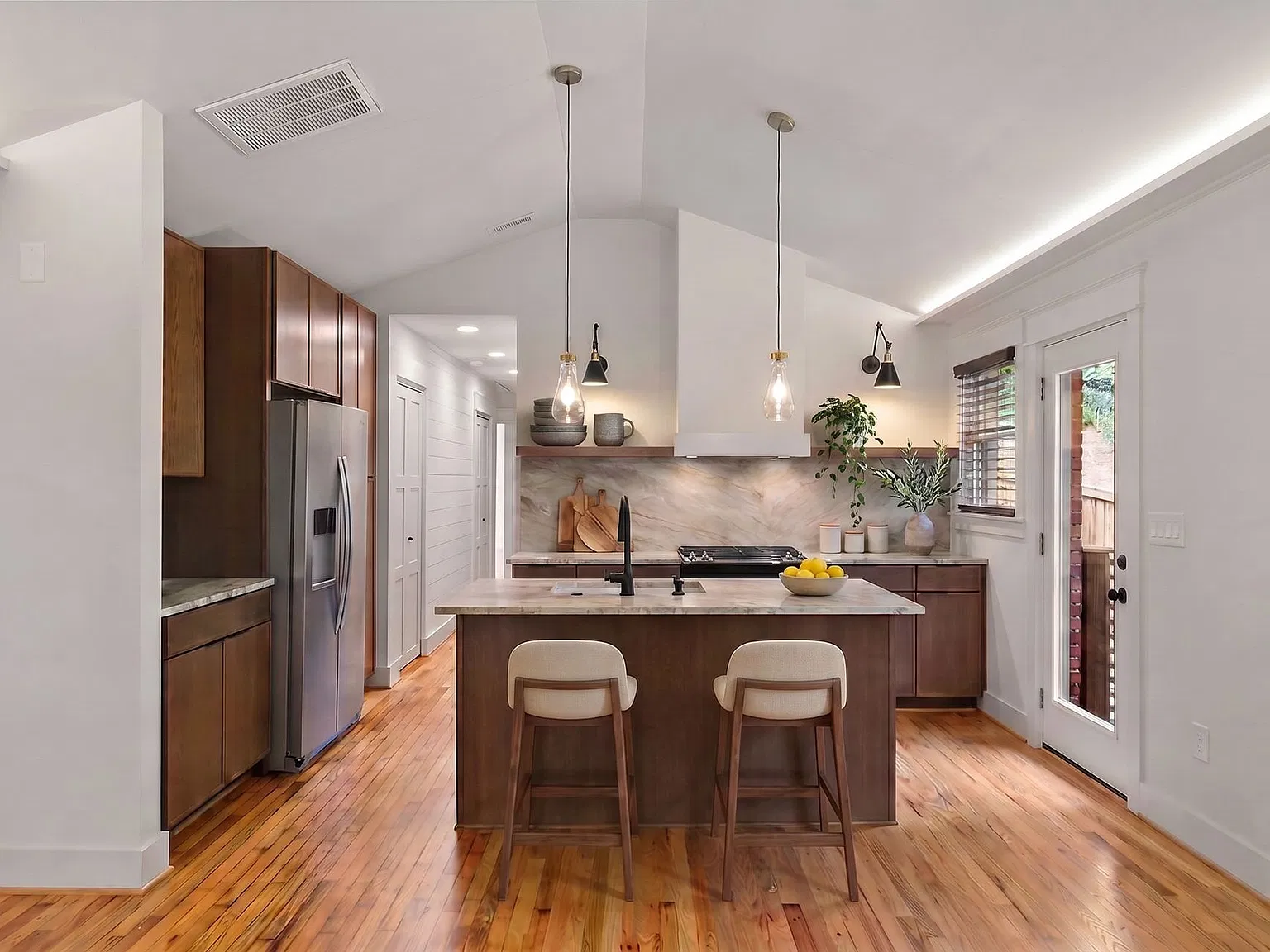 206 Ashley Ave. — Photo 3