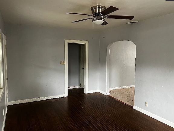 4th image of 2532 39th St #2