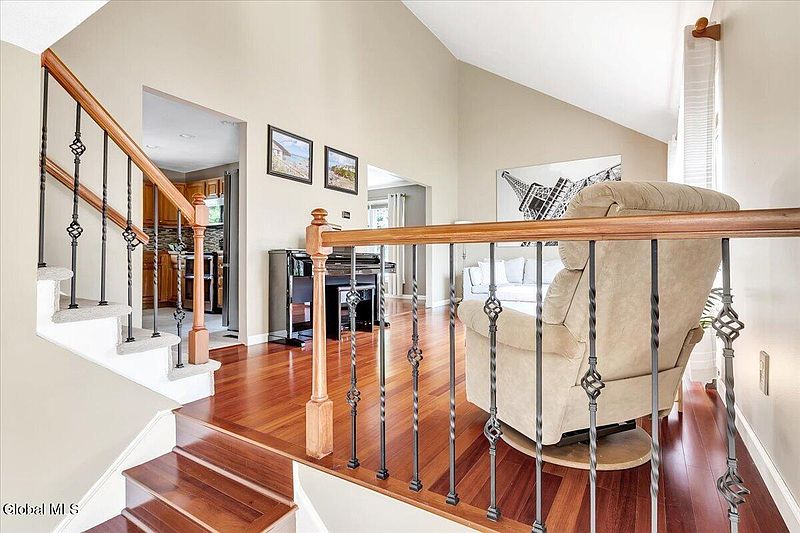 4th image of 118 Southbury Road