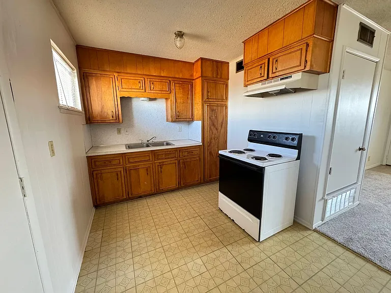 807 W Hallmark Ave — Photo 7