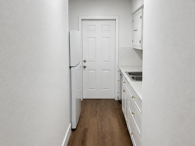 2712 Oakcliff St #3 — Photo 7