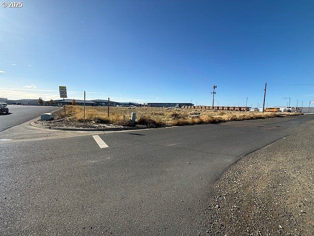 1st image of Kelli Blvd