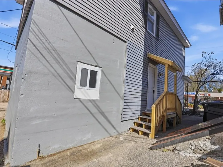117 Webster St — Photo 27
