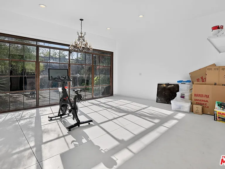 2425 Clement Ave — Photo 19