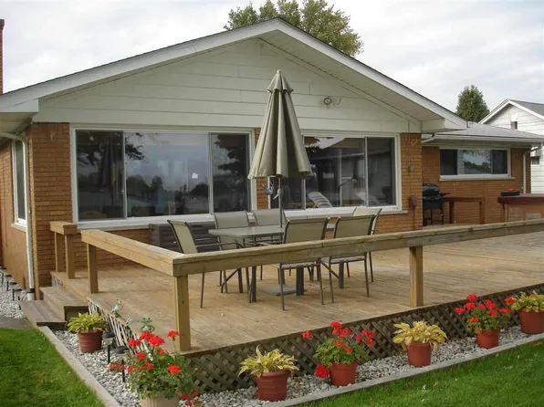 7685 River Rd, Marine City, MI 48039