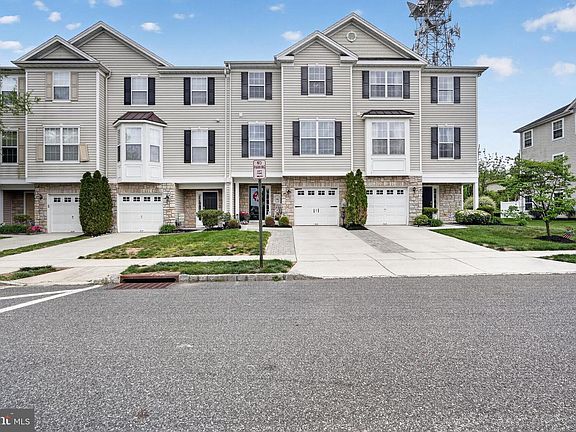 3rd image of 169 Acorn Dr